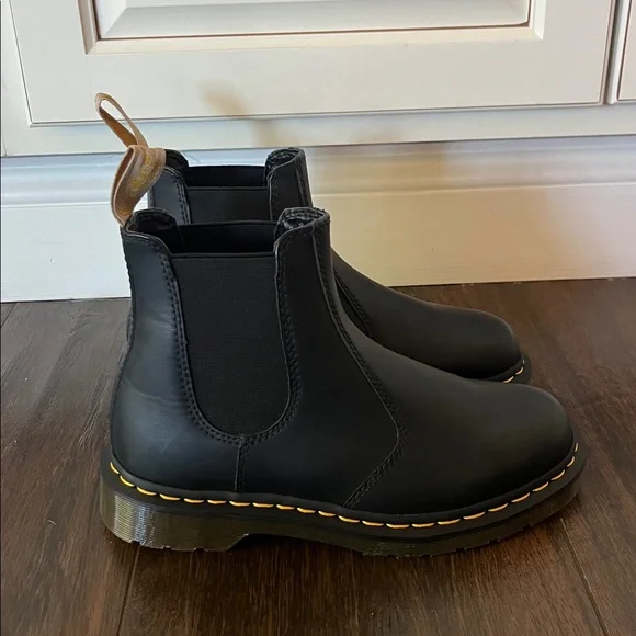 NWT Dr. Martens 2976 Chelsea Vegan Boots - Picture 5 of 8